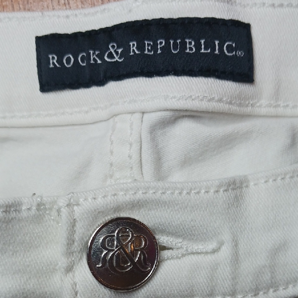 Rock & Republic Women's Cream Jean Shorts - Picture 2 of 4